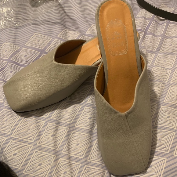 Mules - Picture 4 of 5